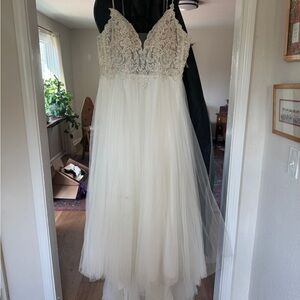 Elegant White Lace Wedding Dress